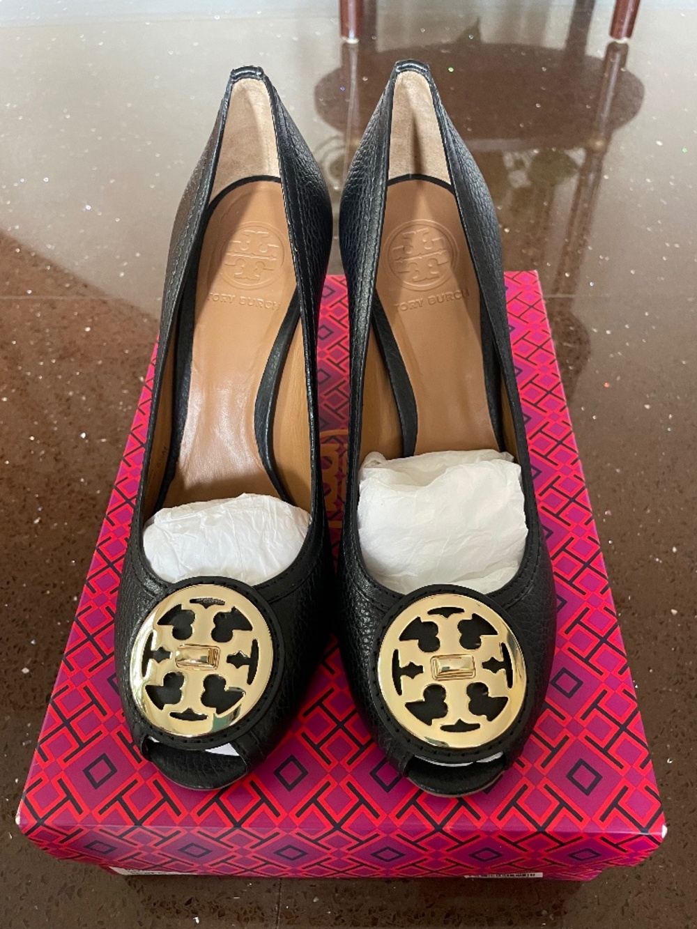 Torry burch wedge heels Selma open toe tumbled leather size 8,5